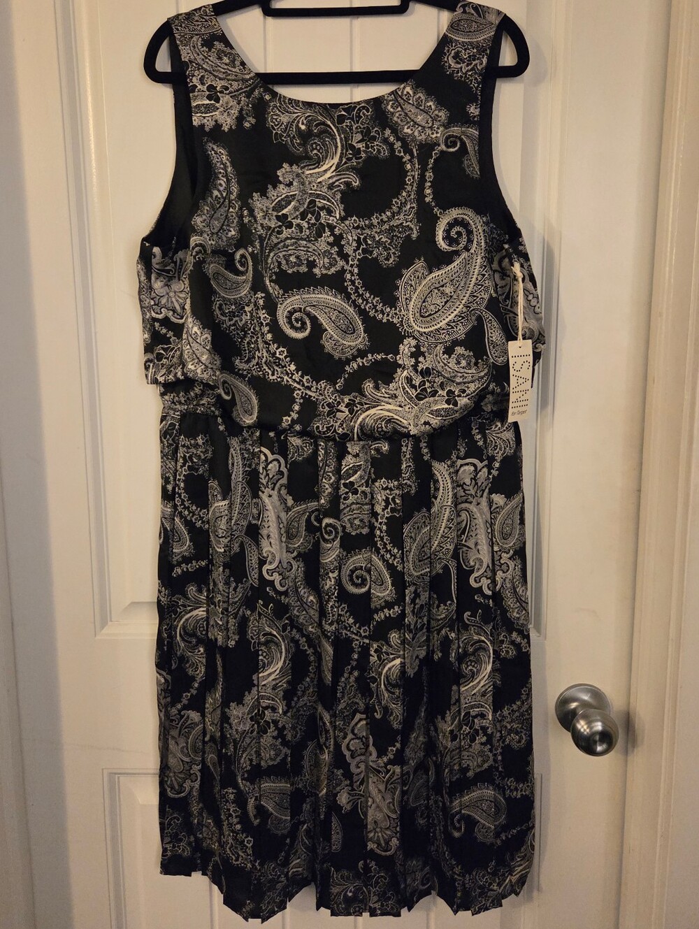 NWT | ISANI for Target | Black & White Paisley Sleeveless Midi Dress | Size L